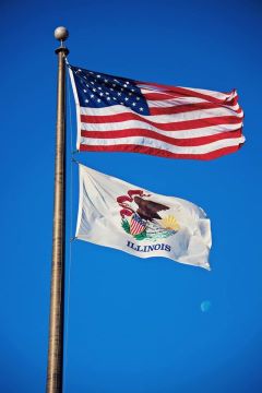 US and Illinois Flags